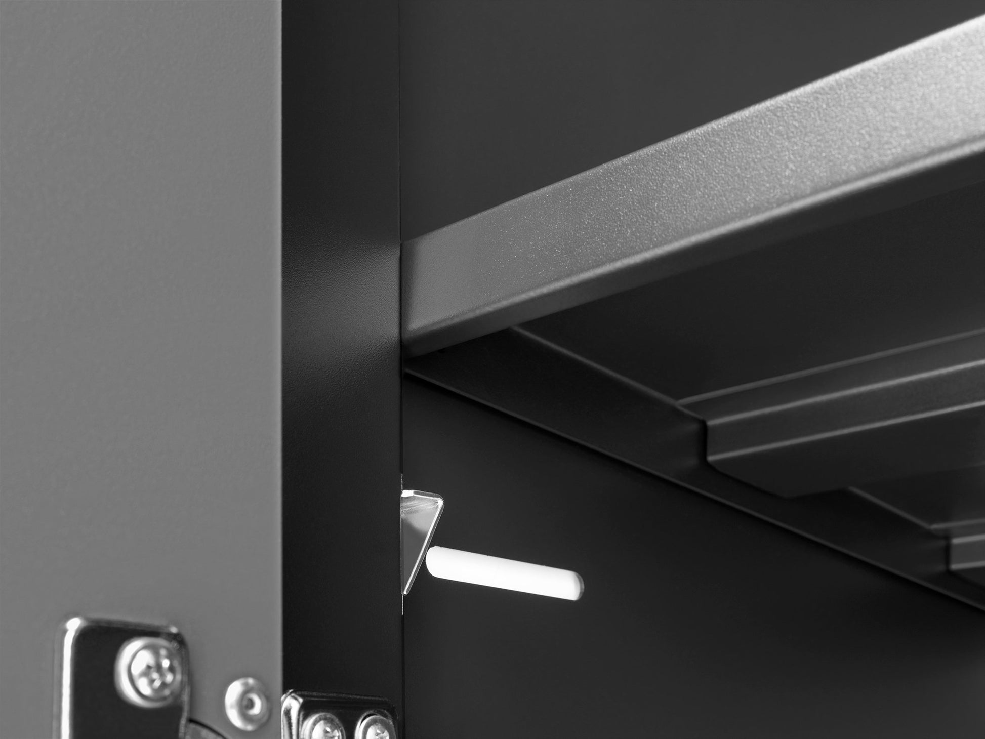 Platinum Doors with Bamboo Top / LED Light with Slatwall Backsplash